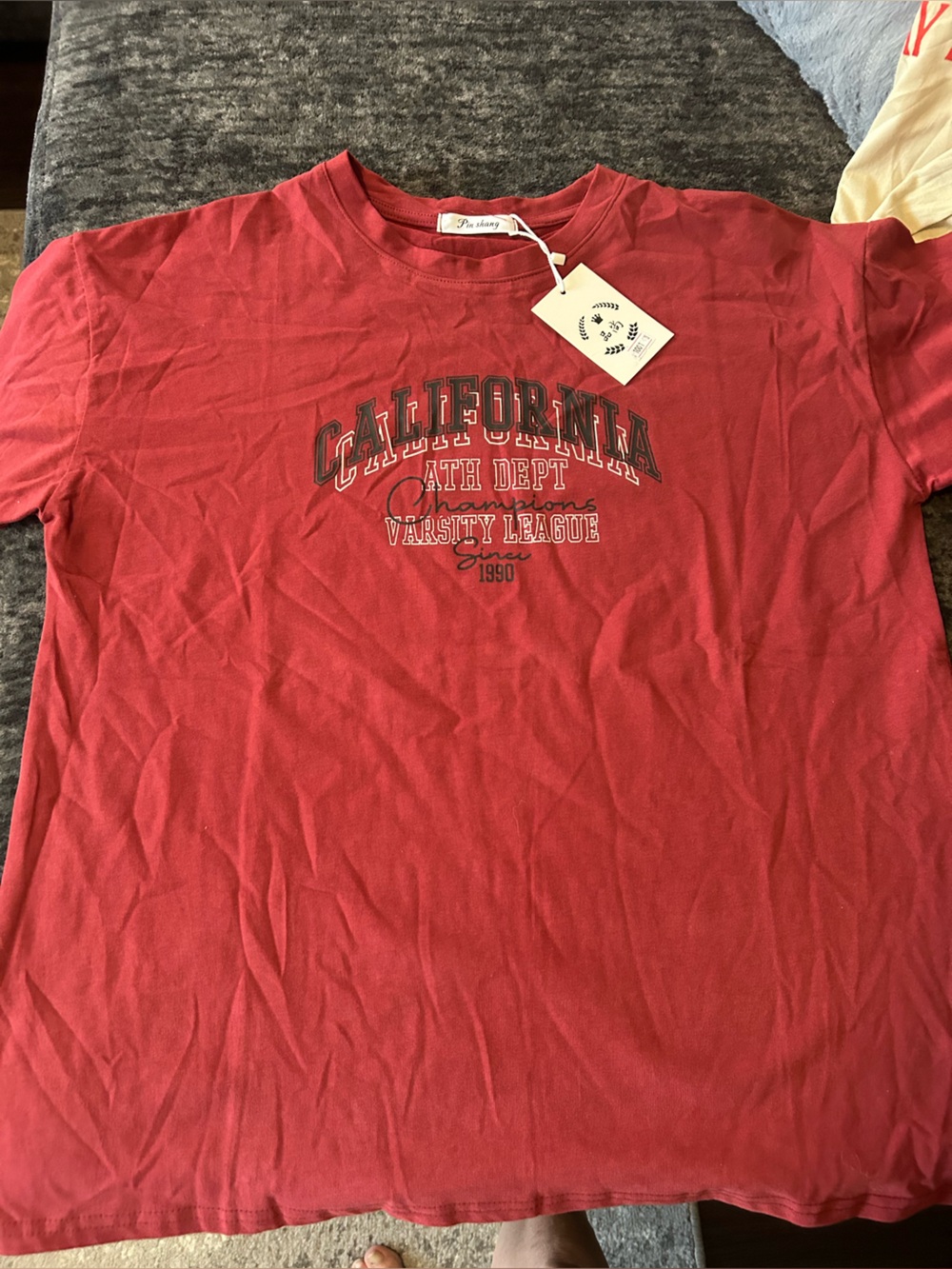 California Graphic Crewneck T‑Shirt in Red Size Medium